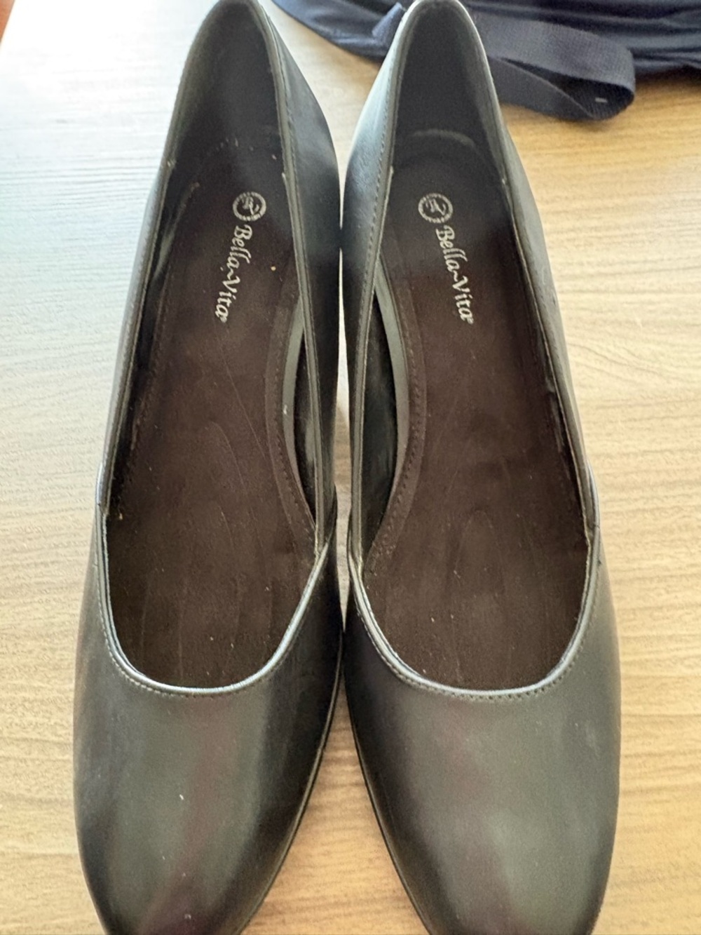 Bella Vita Black Classic Rounded-Toe Pump